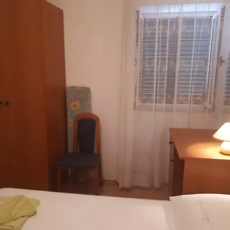 Apartment Apartman Neven Bol